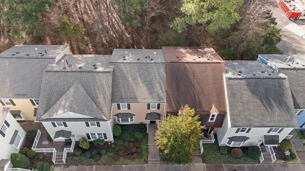 More Photos Of 1211-1221 Mall Dr, Richmond Office For Lease