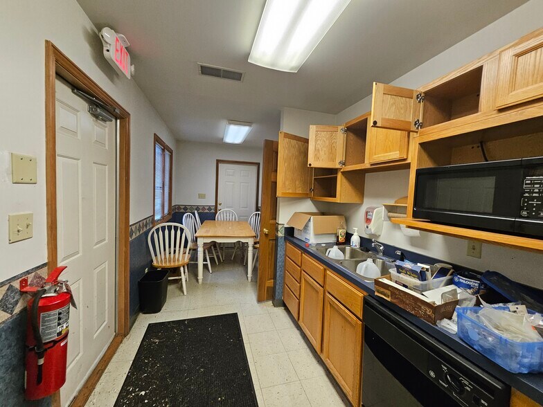 More Photos Of 13330 Darmstadt Rd, Evansville Office For Sale