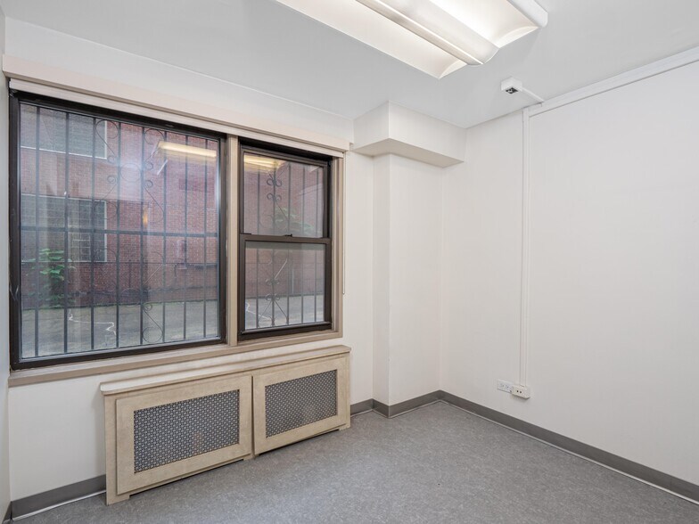 More Photos Of 333 E 34th St, New York Apartments For Sale