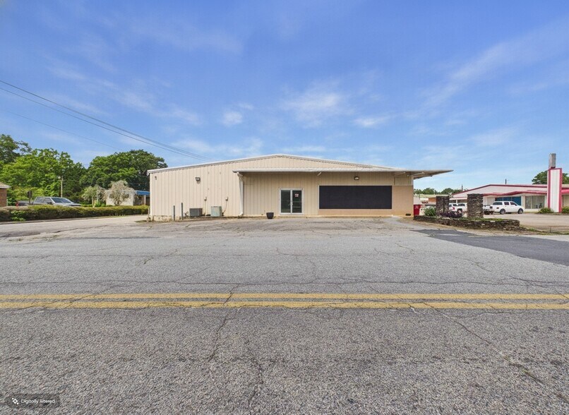 Primary Photo Of 124 Commerce St, Bowdon Showroom For Sale