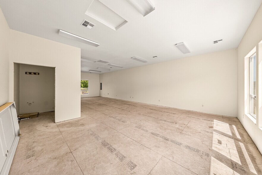 More Photos Of 209 S Old Pacific Hwy, Myrtle Creek Office For Sale