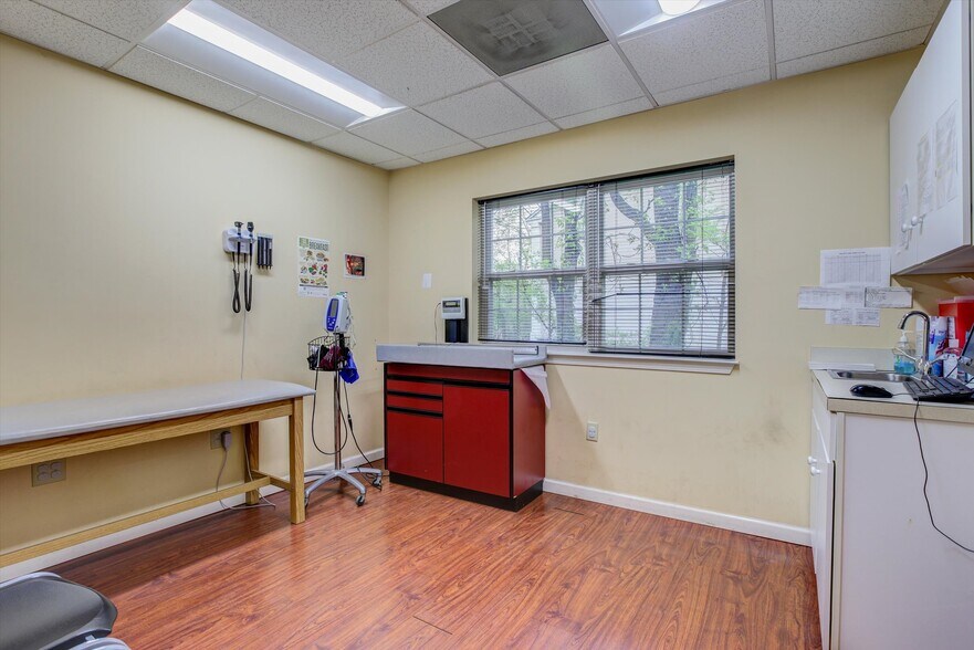 More Photos Of 215-236 Bridge St, Metuchen Medical For Sale