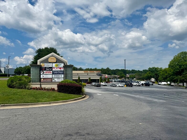 More Photos Of 2700 Town Center Dr, Marietta Unknown For Lease