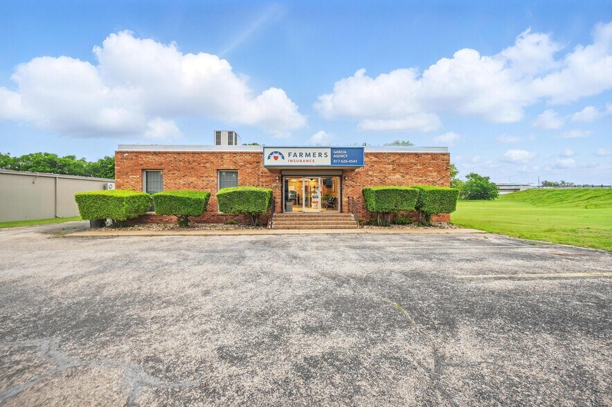 Primary Photo Of 4016 N Main St, Fort Worth Office For Sale