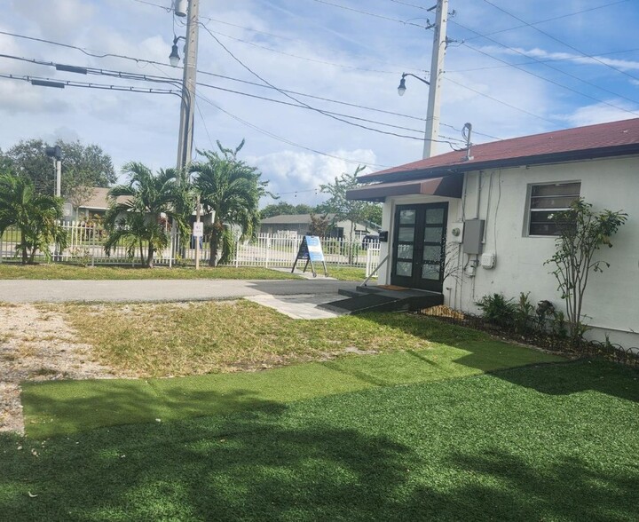 More Photos Of 1000 Foster Rd, Hallandale Beach Religious Facility For Sale