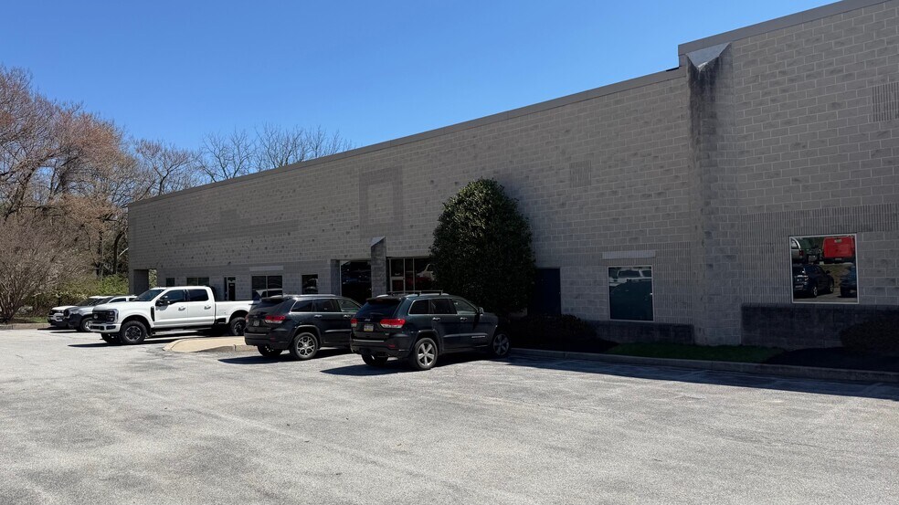 More Photos Of 901 S Bolmar St, West Chester Light Manufacturing For Lease