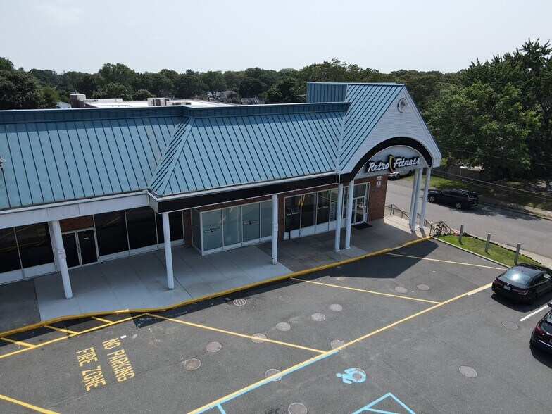 More Photos Of 300-318 Portion Rd, Ronkonkoma Unknown For Lease