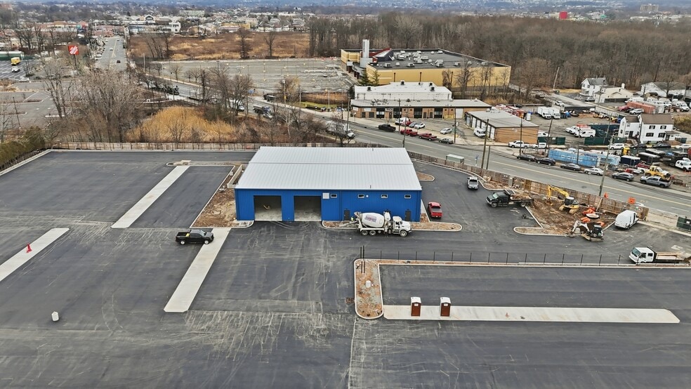 More Photos Of 2577 Forest Ave, Staten Island Truck Terminal For Lease