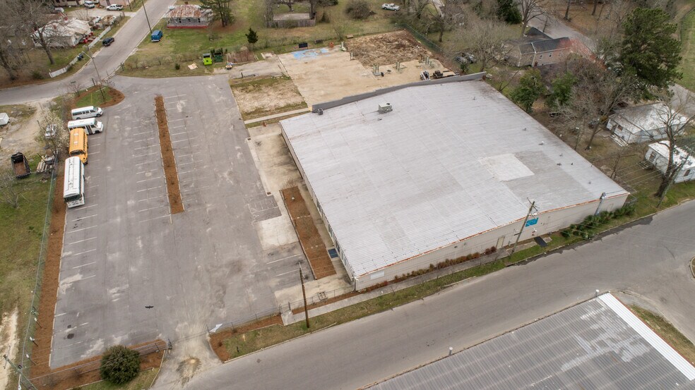 More Photos Of 1725 Davis St, Rocky Mount Warehouse For Lease