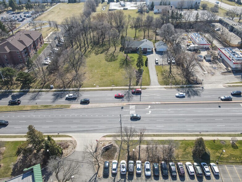 More Photos Of 22W421 ARMY TRAIL RD, Addison Flex For Sale