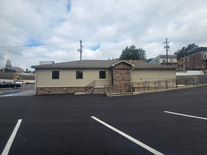 More Photos Of 90 N Claude a Lord Blvd, Pottsville Storefront Retail Office For Sale
