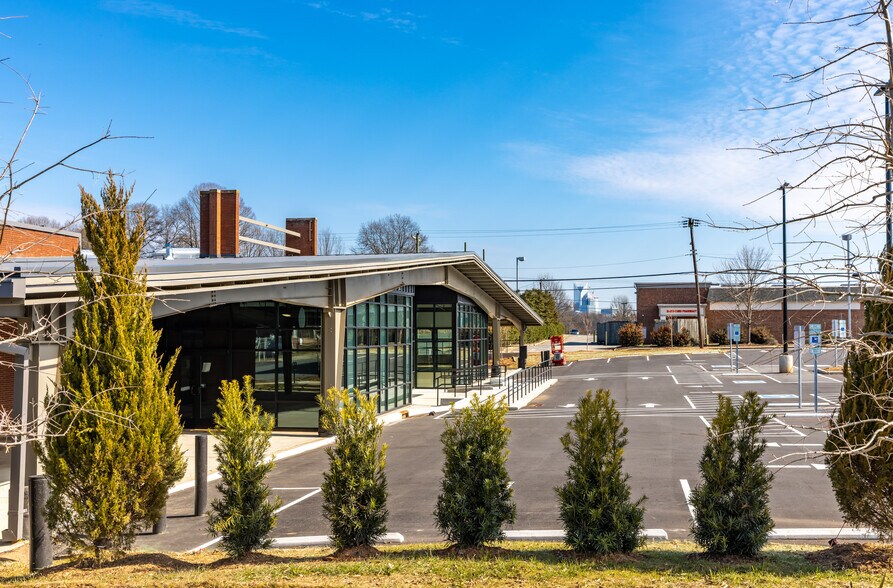 More Photos Of 3512 Wilkinson Blvd, Charlotte Storefront Retail Office For Lease