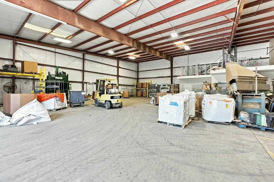 More Photos Of 3156 Buford Hwy, Rest Haven Warehouse For Lease