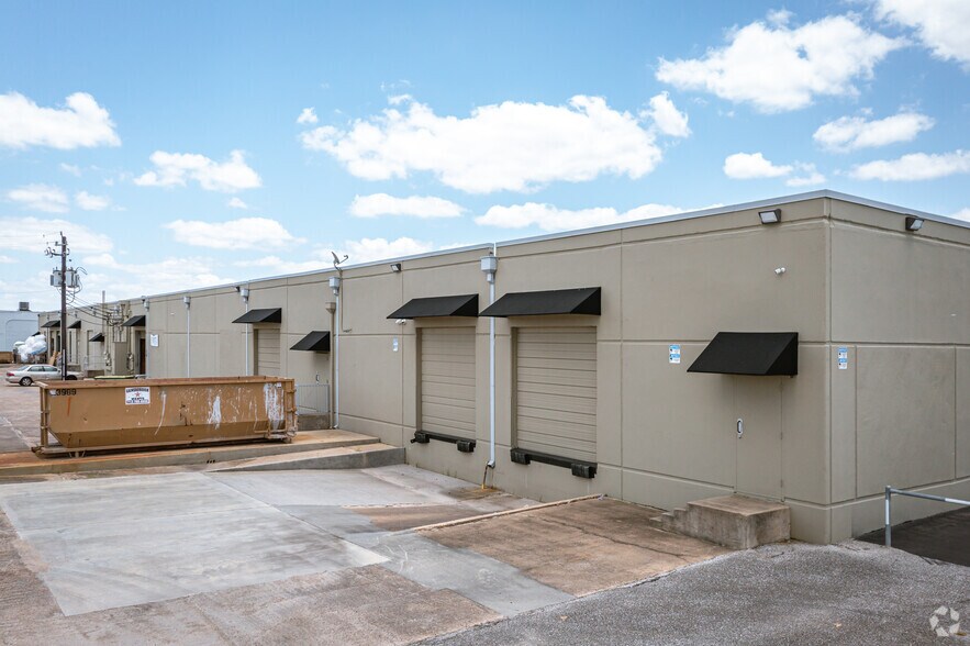 More Photos Of 9000 Hempstead Rd, Houston Unknown For Lease