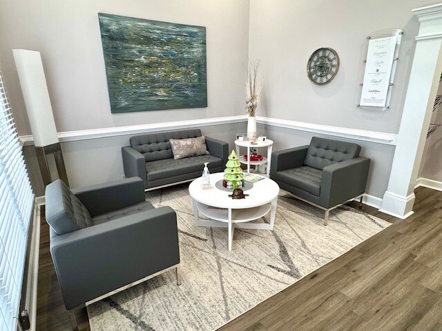 More Photos Of 101-106 Bombay Ln, Roswell Medical For Lease