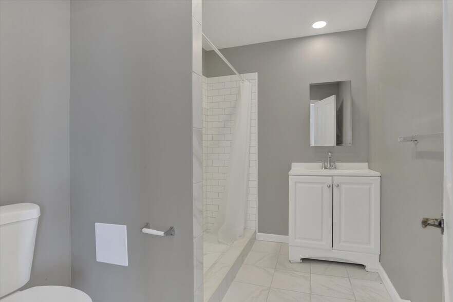 More Photos Of 33 S 18th St, Harrisburg Apartments For Sale