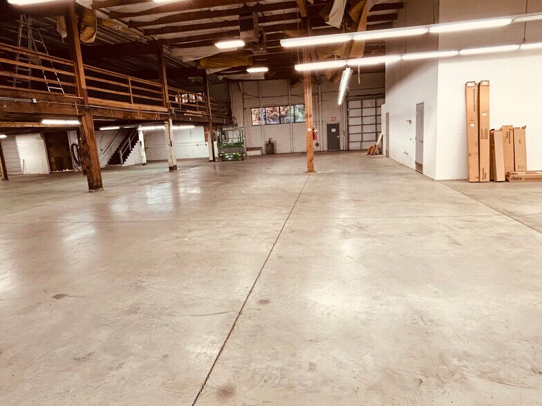 More Photos Of 739 NE Broadway St, Portland Showroom For Sale