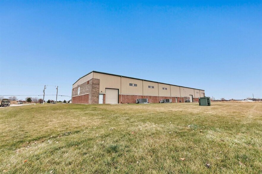 More Photos Of 2125 American Blvd, De Pere Industrial For Lease