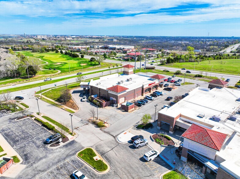 More Photos Of 10050 Woodland Dr, Lenexa Drugstore For Sale