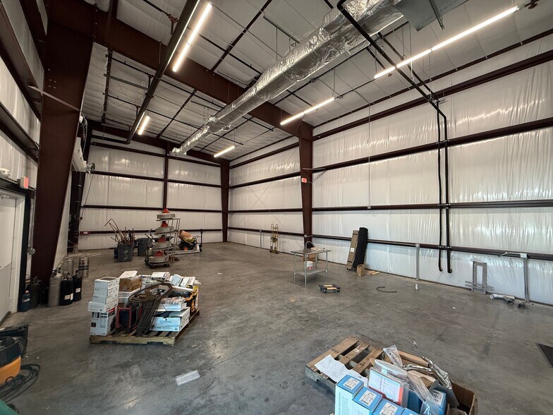 More Photos Of 650 Atlantis Rd, Melbourne Light Distribution For Lease