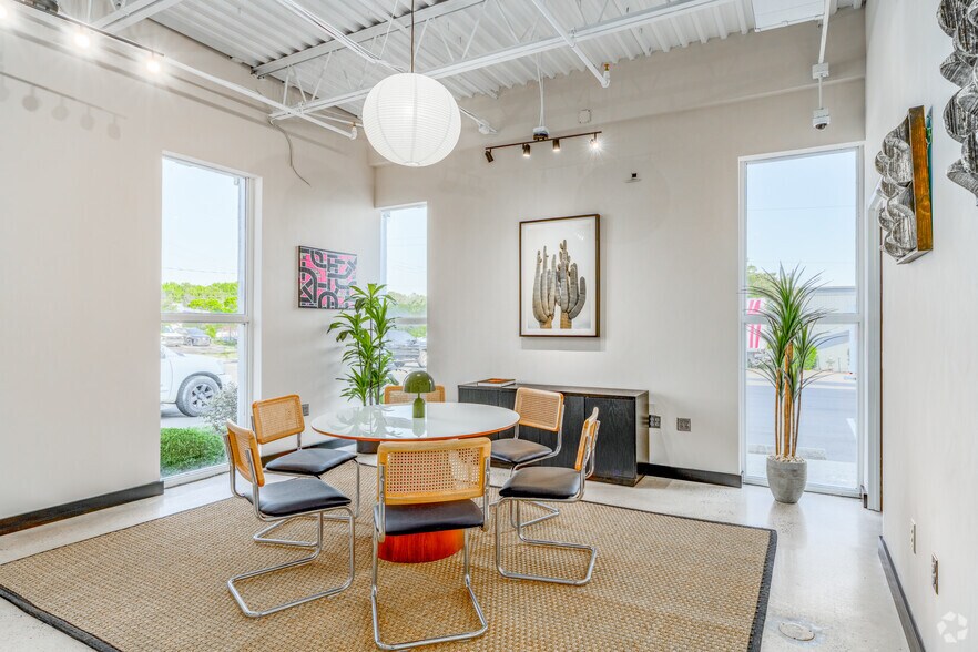 More Photos Of 900 Pressley Rd, Charlotte Warehouse For Lease