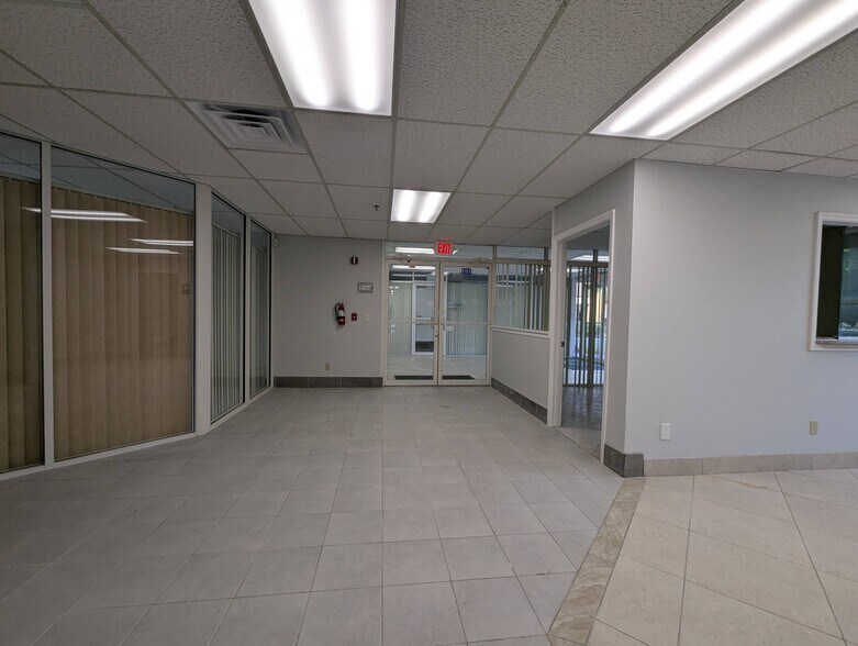 More Photos Of 701 NW Federal Hwy, Stuart Medical For Lease