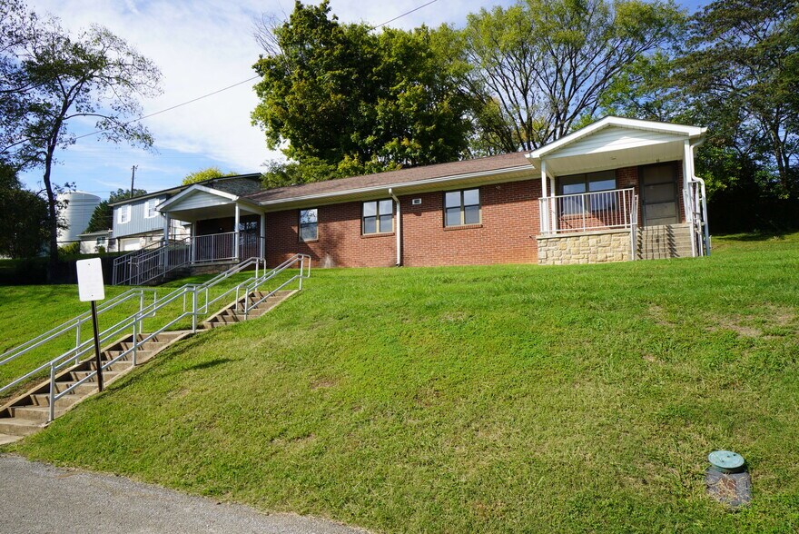 More Photos Of 706 Jay St, Jefferson City Apartments For Sale