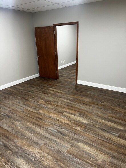 More Photos Of 11520 St. Charles Rock Rd, Bridgeton Medical For Lease
