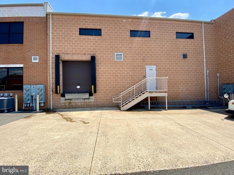 More Photos Of 240-252 Airport Rd, Winchester Light Distribution For Sale