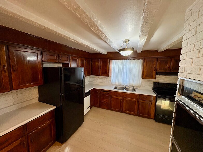 More Photos Of 5371 Huron St, Niagara Falls Apartments For Sale