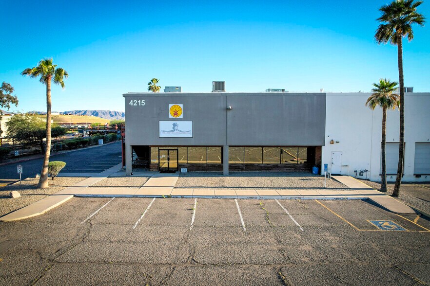 More Photos Of 4215 W Lower Buckeye Rd, Phoenix Warehouse For Lease