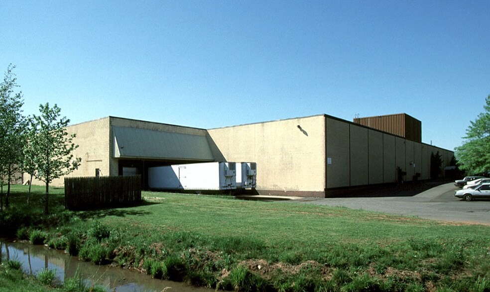 More Photos Of 1200 Milik St, Carteret Distribution For Lease