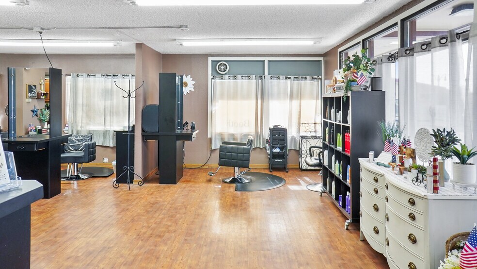 More Photos Of 716 E Main St, Othello Storefront Retail Office For Sale