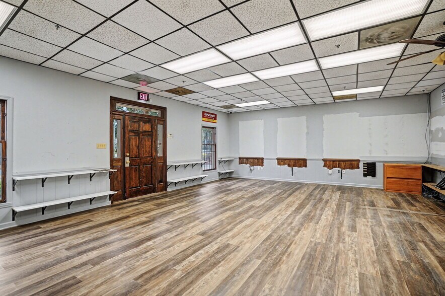 More Photos Of 3021 E Victory Dr, Savannah Office For Sale