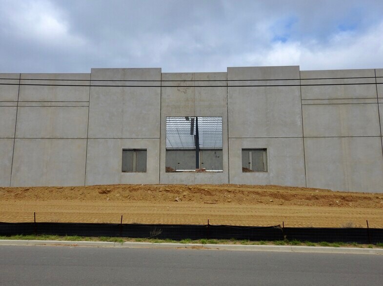 More Photos Of 610 Vidal Cantu Rd, Laredo Warehouse For Lease