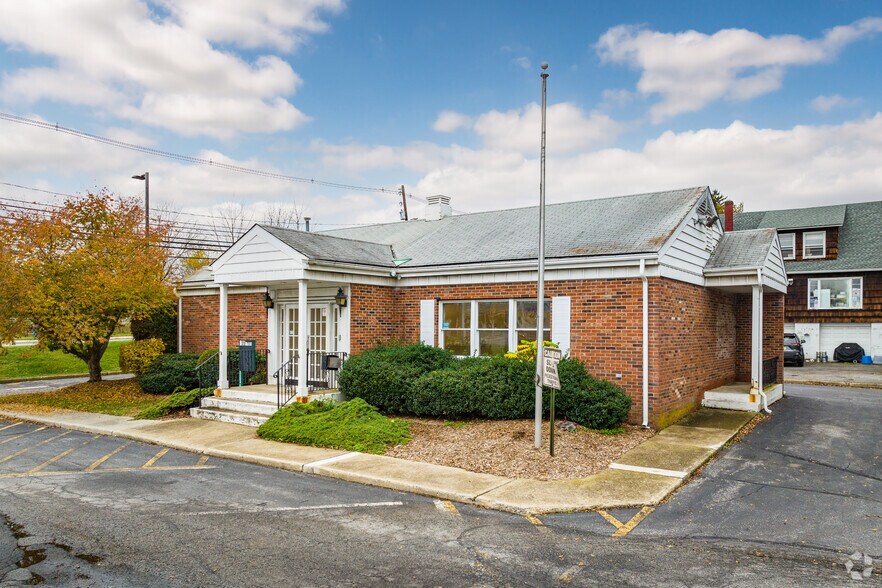 More Photos Of 455 State Rt 23, Wantage Supermarket For Lease