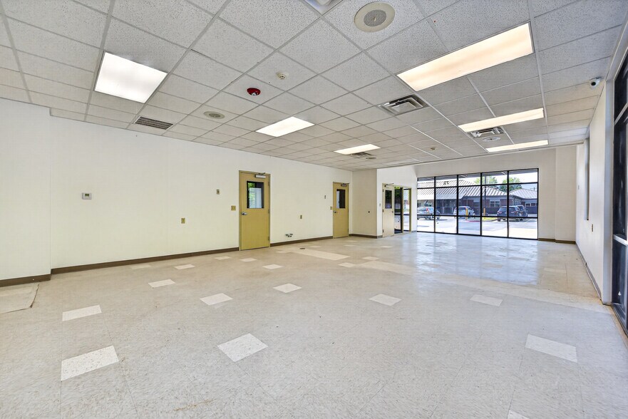 More Photos Of 32-72 W Joyce Blvd, Fayetteville Storefront For Lease