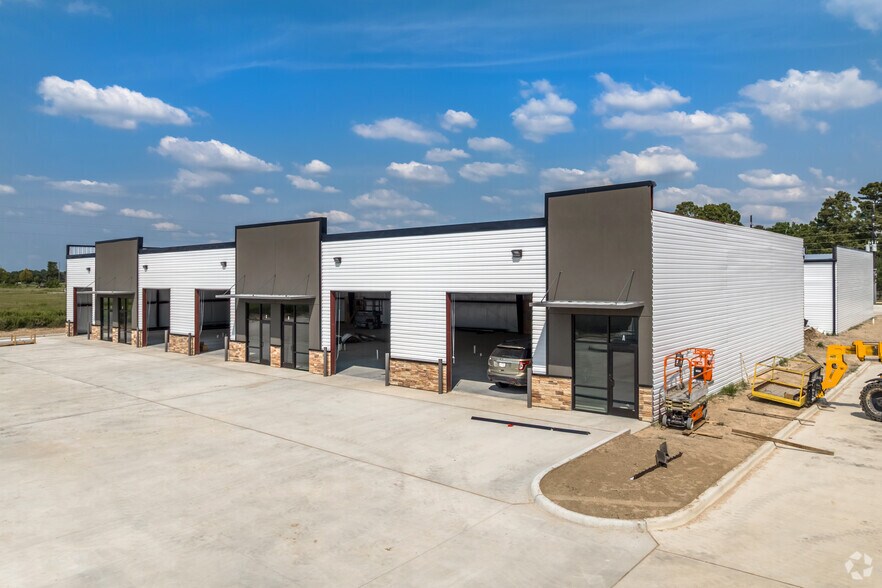 More Photos Of 18011 Cypress Rose Hill Rd, Cypress Unknown For Lease