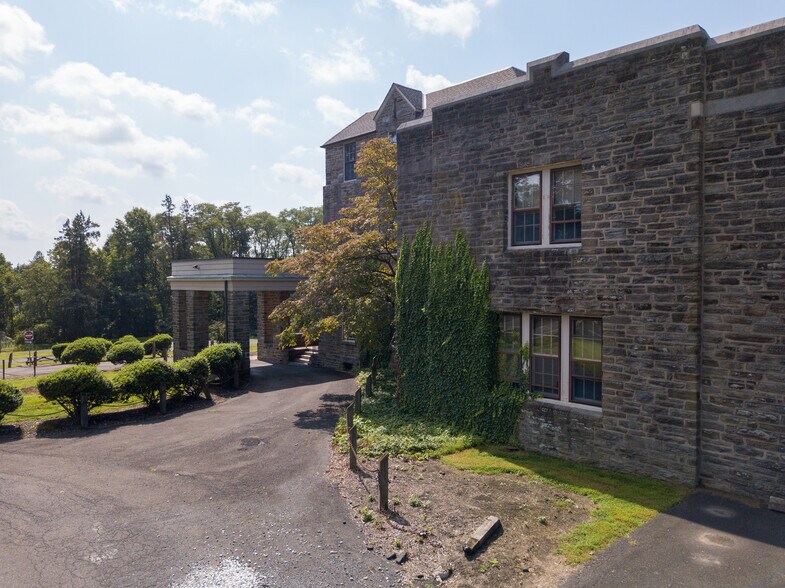 More Photos Of 100 W Laurel Ave, Cheltenham Office For Lease