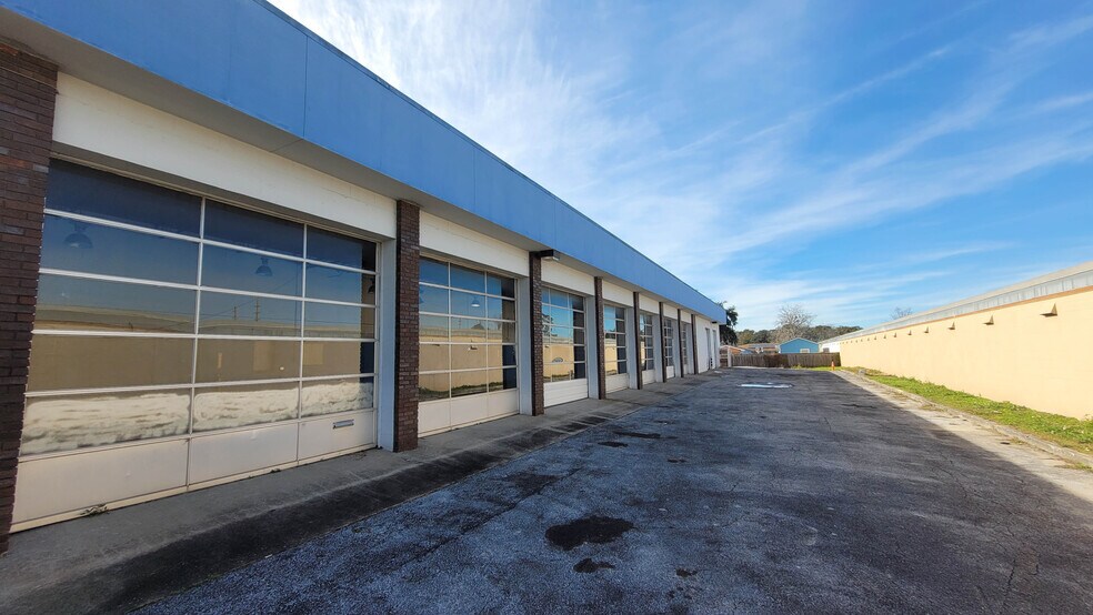 More Photos Of 4052 University Blvd S, Jacksonville General Retail For Sale