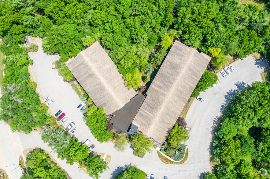 More Photos Of 25501 W Valley Pky, Olathe Unknown For Lease