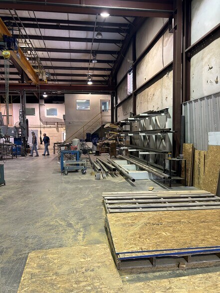 More Photos Of 334 Industrial Park Rd, Bluefield Industrial For Lease