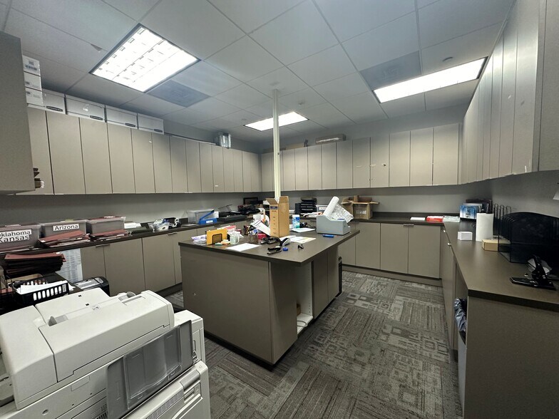 More Photos Of 1046 Texan Trl, Grapevine General Retail For Lease