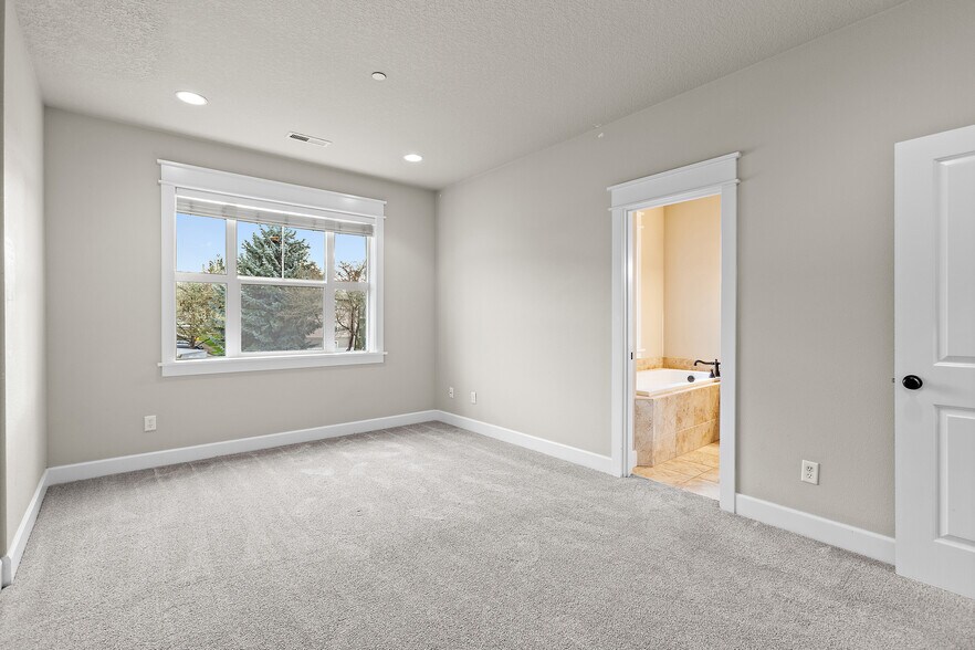 More Photos Of 9414 SE Causey Ave, Happy Valley Apartments For Sale
