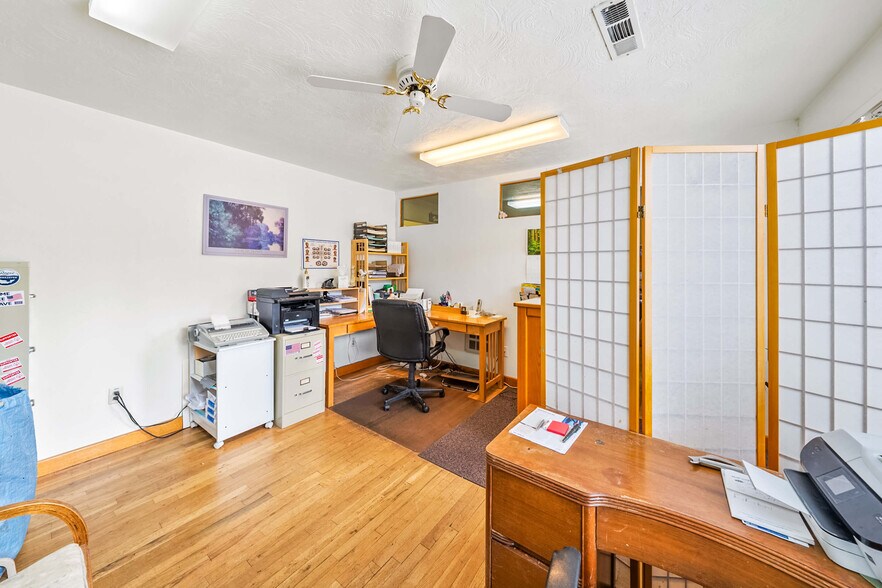 More Photos Of 1745 Ashland St, Ashland Medical For Sale