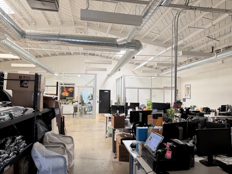 More Photos Of 10451-10463 W Jefferson Blvd, Culver City Warehouse For Lease