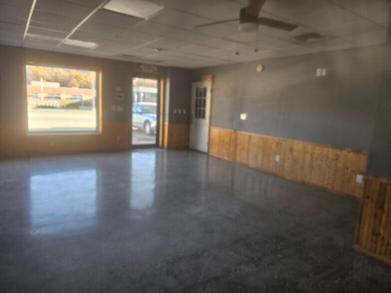 More Photos Of 1002 Route 66 W, Waynesville General Retail For Sale