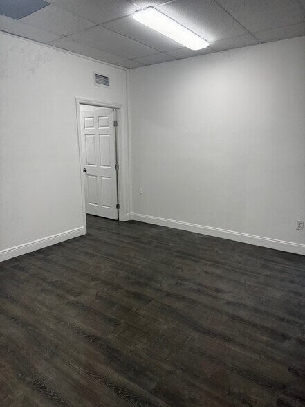 More Photos Of 3916 N 29th Ave, Hollywood Manufacturing For Lease