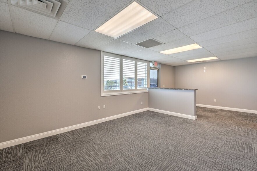 More Photos Of 5965 Harrison Dr, Las Vegas Warehouse For Lease