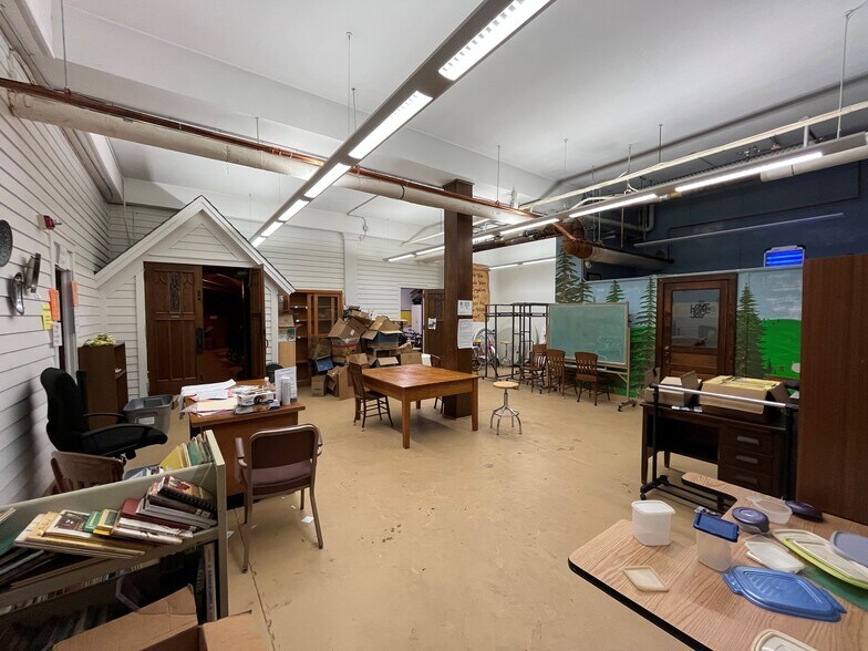 More Photos Of 308 Main St, Johnson City Specialty For Sale